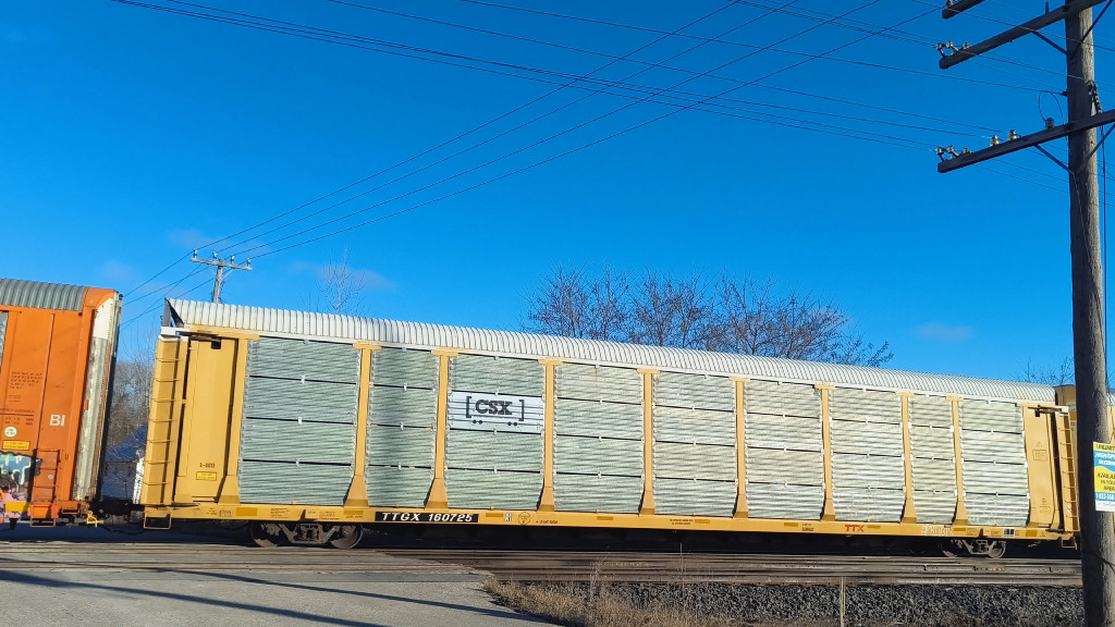 CSX B40130 (Body) TTGX 160725 (Flat)